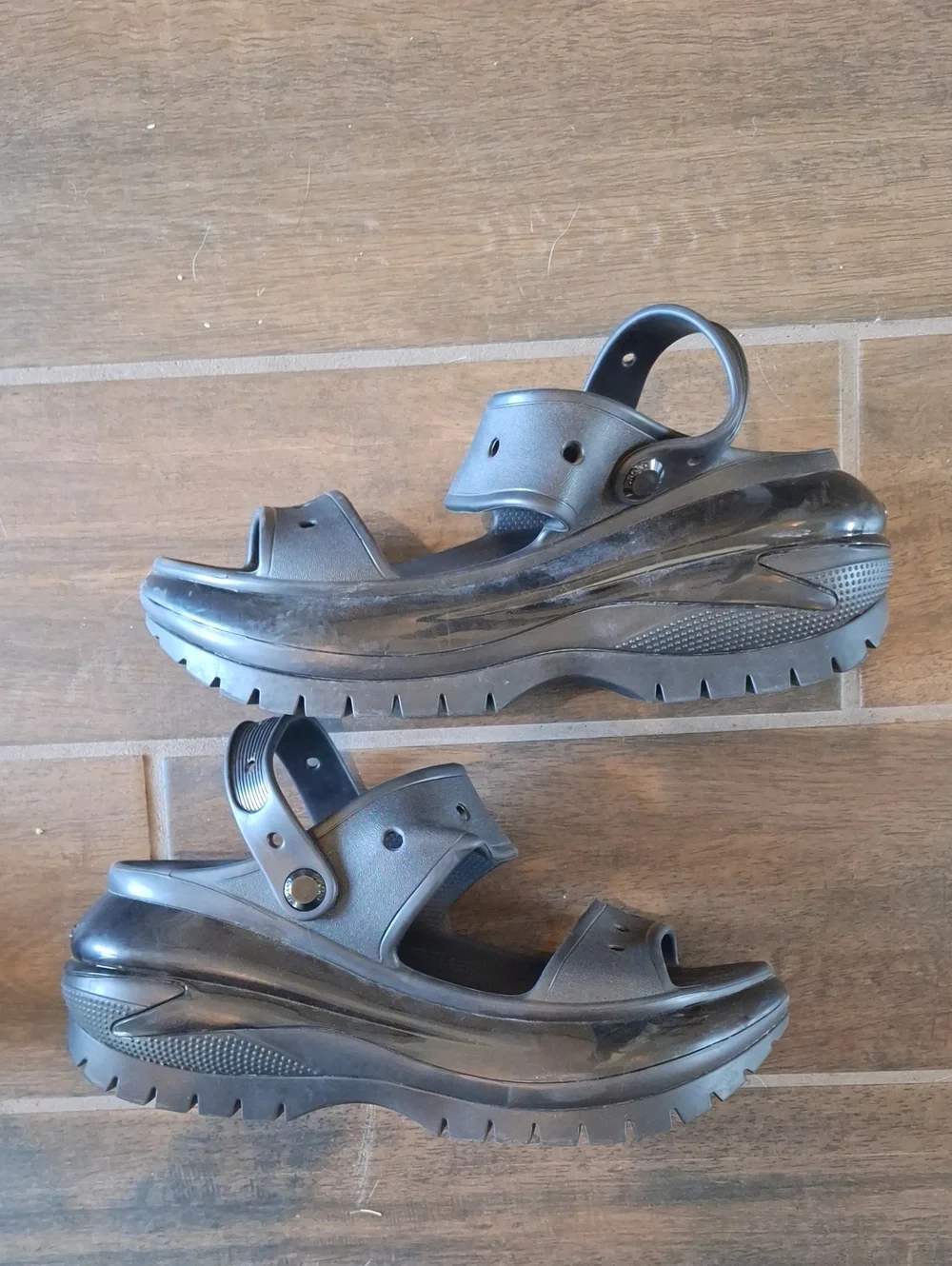 Crocs Mega Crush Platform Sandals Black Mens 7 / Womens 9